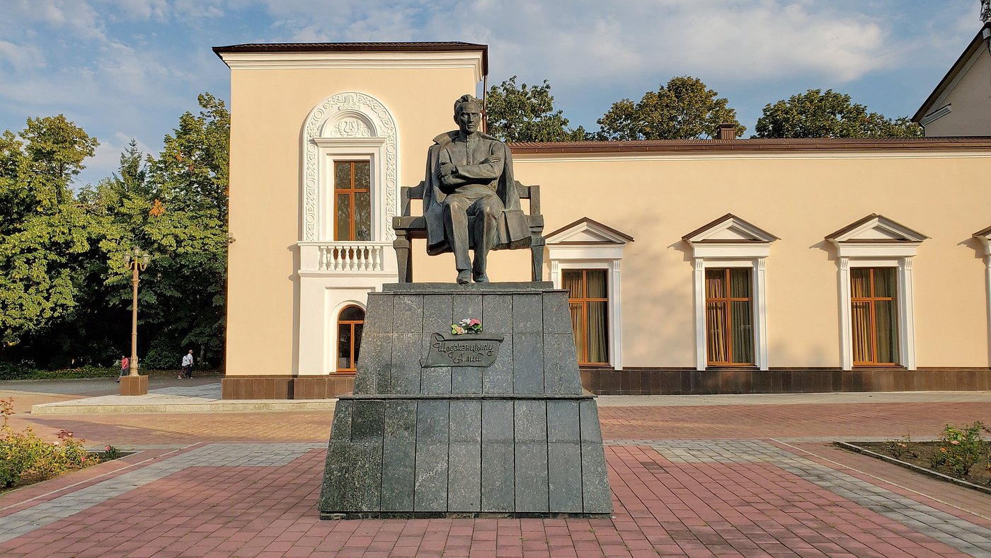 В Нальчике состоится церемония возложения цветов к памятнику Али Шогенцукова