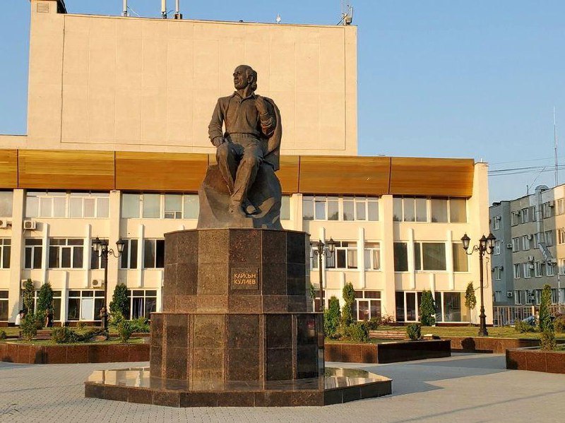 4 июня в Нальчике состоится церемония возложения цветов к памятнику Кайсына Кулиева