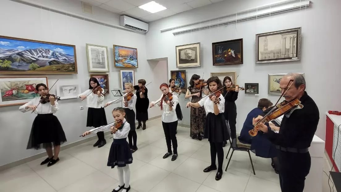 В Нальчике открылась выставка Лианы Кусовой и ее учеников